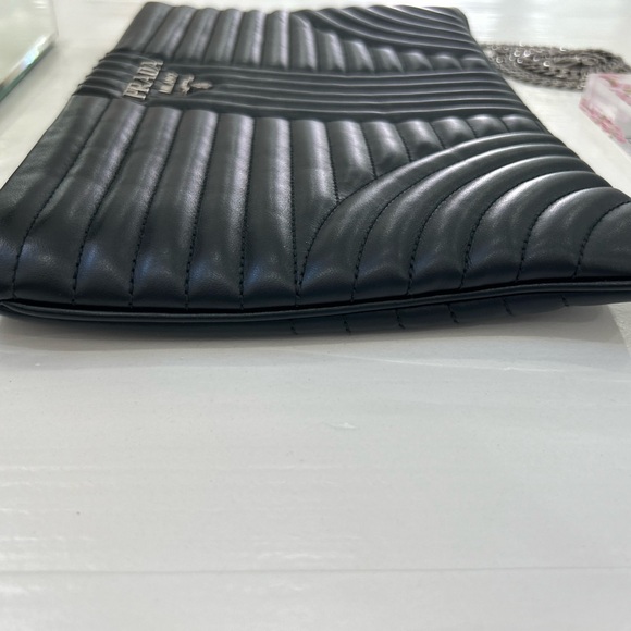 CHEVRON PRADA 2 WAY BAG -LARGE CLUTCH / CROSSBODY - Picture 4 of 16
